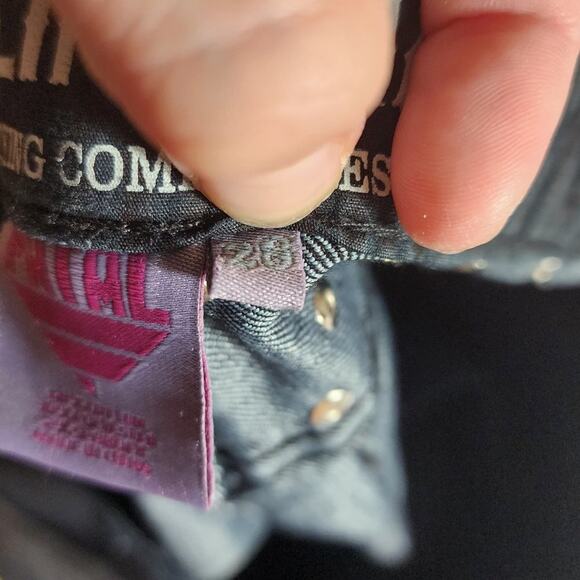 Fatal Womens Shorts *RARE* Cali Kitty Black Shorts Size 28 - Picture 6 of 6